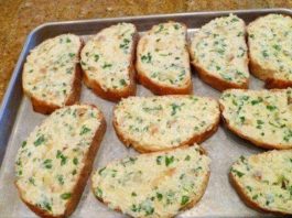Zapeceni hljeb sa bijelim lukom