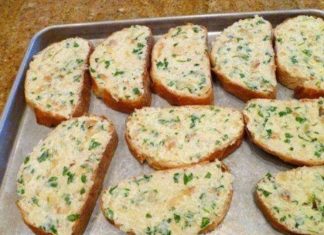 Zapeceni hljeb sa bijelim lukom