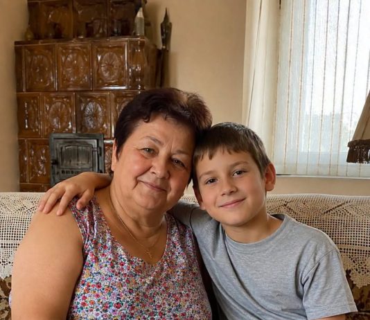 Sedmogodišnji Luka otkrio učiteljici da mu baka veže ruke: Ono što su pronašli u zaključanoj sobi otkrilo je strašnu obiteljsku tajnu