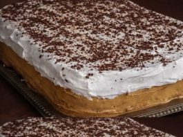 Kapućino torta s orasima: Sočan i kremast kolač koji osvaja na prvi zalogaj