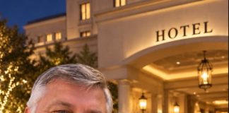 Povratak u hotel nakon četrdeset godina otkrio je tajnu koju je suprug skrivao